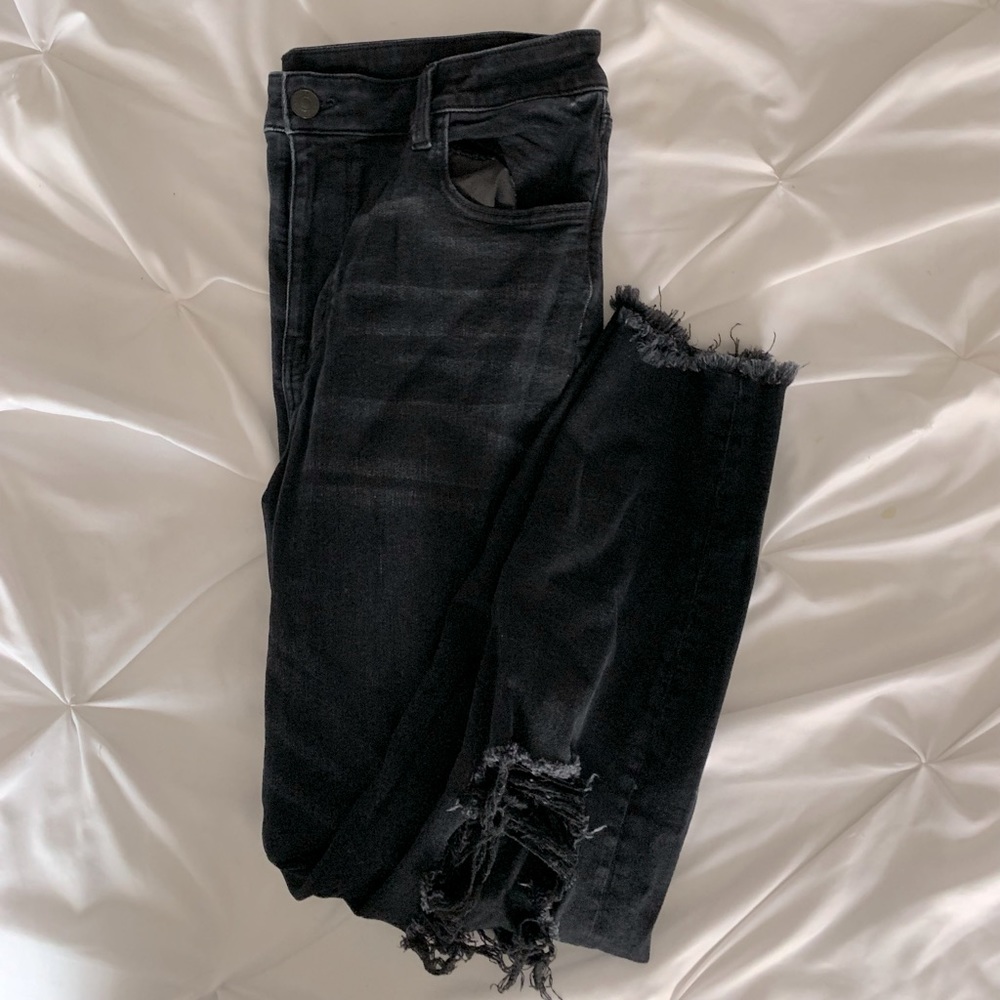 AMERICAN EAGLE Super Stretch Black Distressed Skinny Jeans